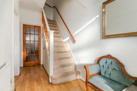 3 bedroom end of terrace house for sale - Chingford Avenue, London E4