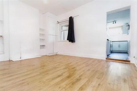 2 bedroom end of terrace house for sale - Finsbury Road, London N22