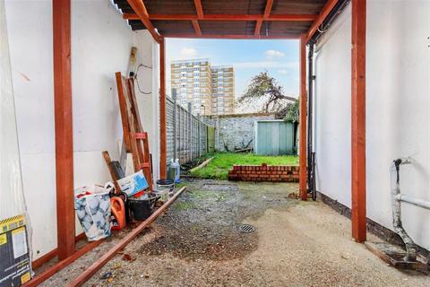 2 bedroom end of terrace house for sale - Finsbury Road, London N22