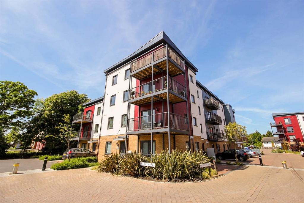 Shingly Place, London E4 2 bed apartment for sale £385,000