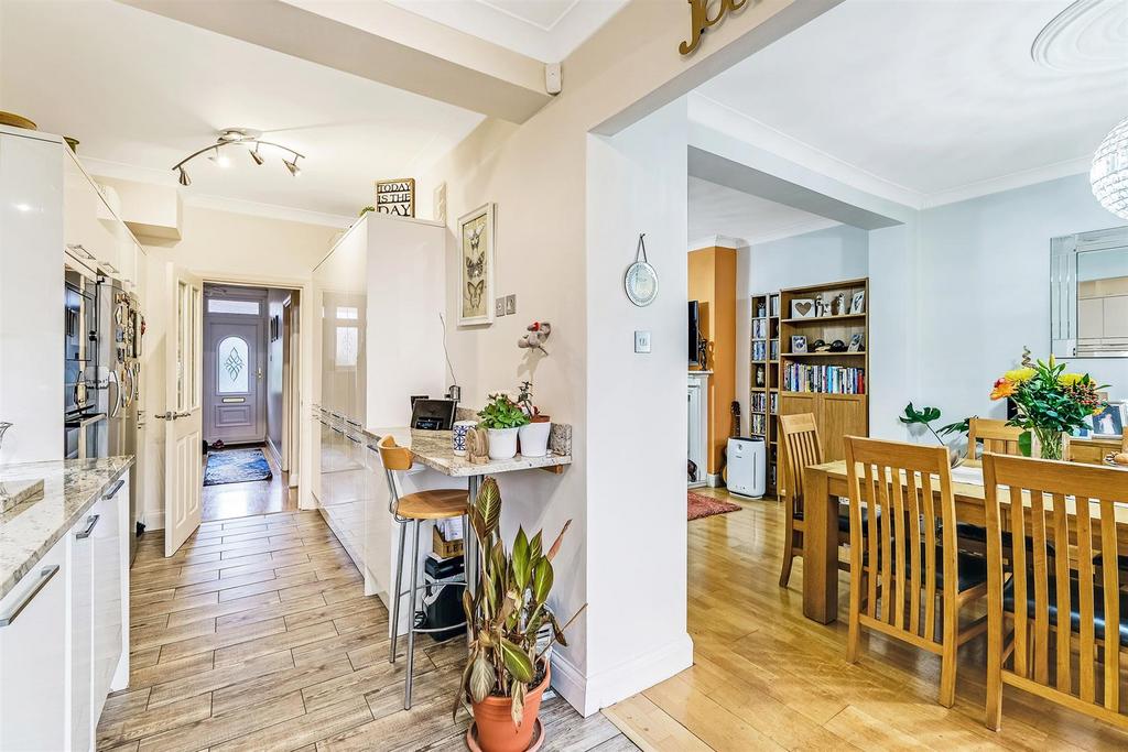 Normanshire Drive, London E4 4 bed terraced house for sale £650,000