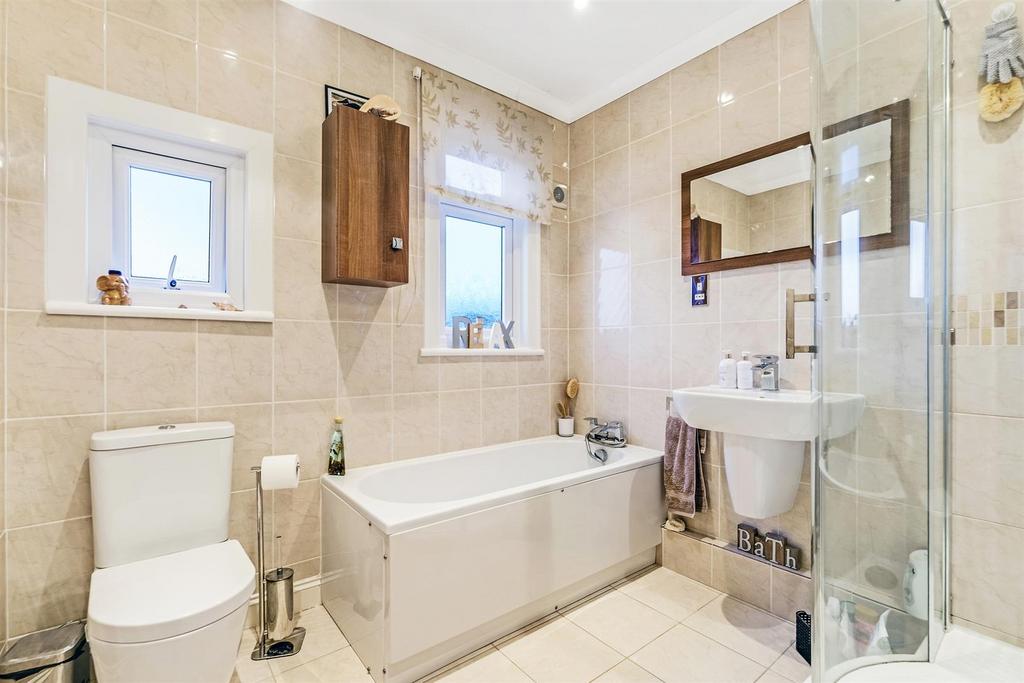 Normanshire Drive, London E4 4 bed terraced house for sale £650,000