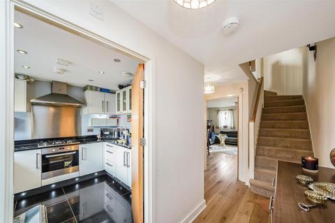 4 bedroom end of terrace house for sale - Shingly Place, London E4