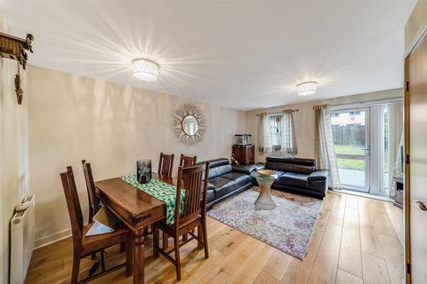 4 bedroom end of terrace house for sale - Shingly Place, London E4