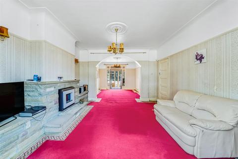 250 Larkshall Road, London, E4 6NP
