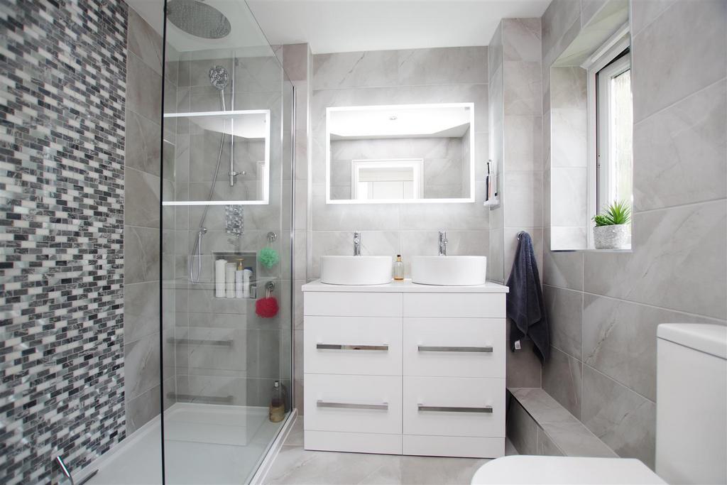En-Suite Shower