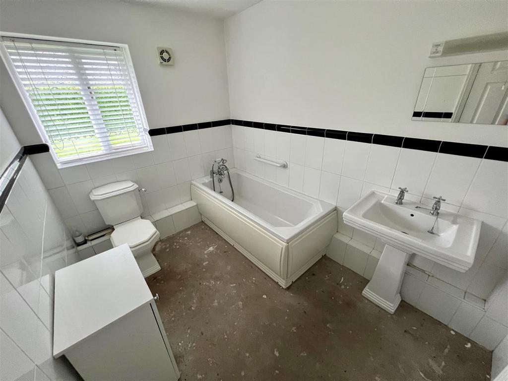 En suite bathroom