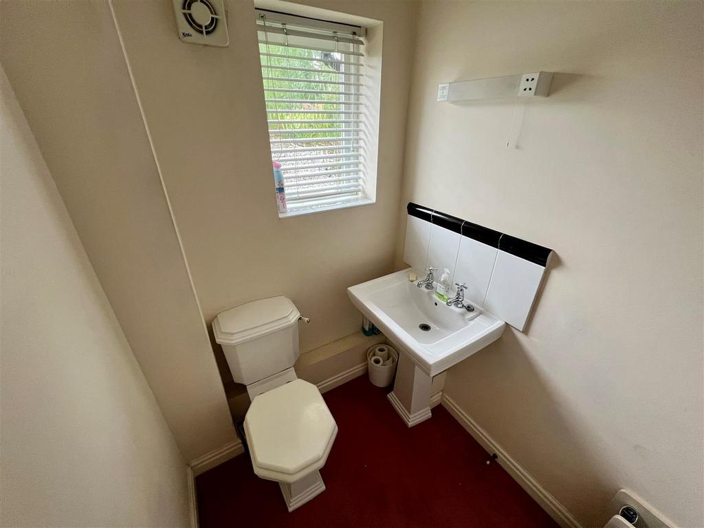 Guest cloaks wc