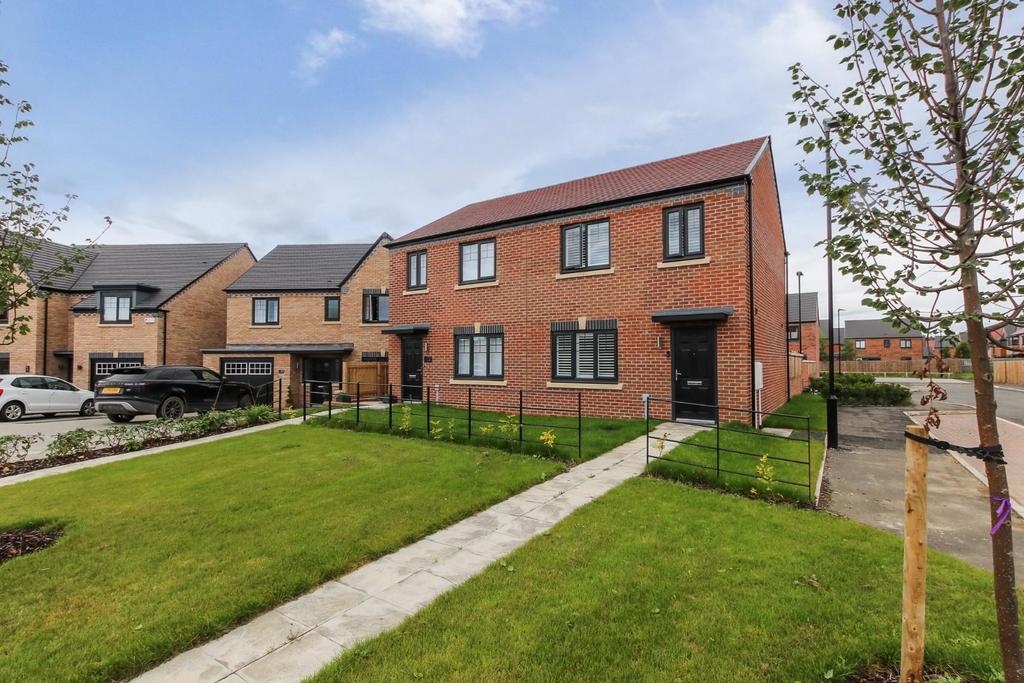 White House Drive, Moorfields Estate... 3 bed semidetached house £