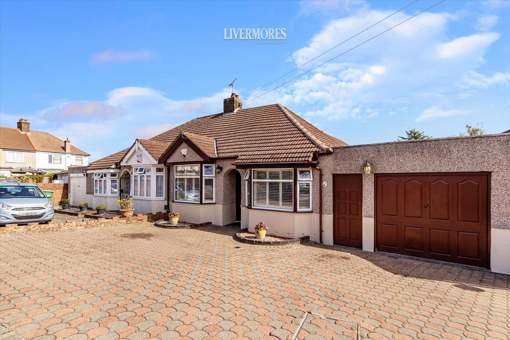 Langdale Crescent, Bexleyheath, Kent 2 bed semidetached bungalow for