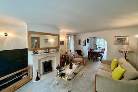 12 Fitzhardinge Way, Berkeley, GL13 9EG