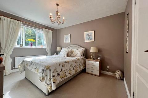 12 Fitzhardinge Way, Berkeley, GL13 9EG