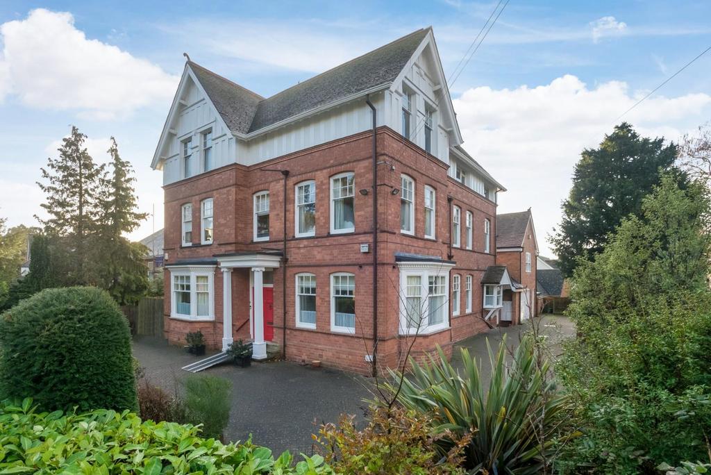 Avenue Road, StratforduponAvon 2 bed apartment for sale £199,000