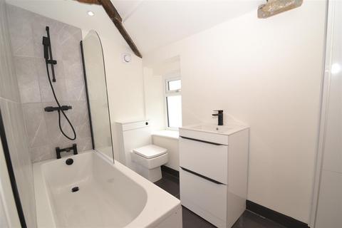 54 Ambler Thorn, Queensbury, Bradford, BD13 2DJ
