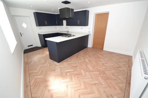 54 Ambler Thorn, Queensbury, Bradford, BD13 2DJ