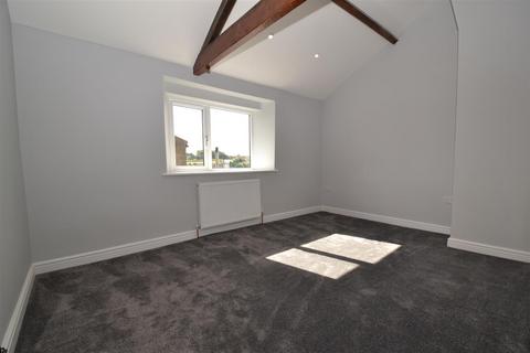 54 Ambler Thorn, Queensbury, Bradford, BD13 2DJ