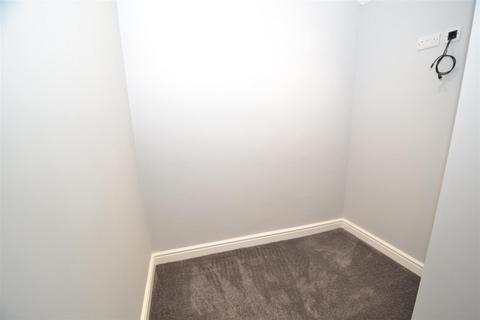 54 Ambler Thorn, Queensbury, Bradford, BD13 2DJ