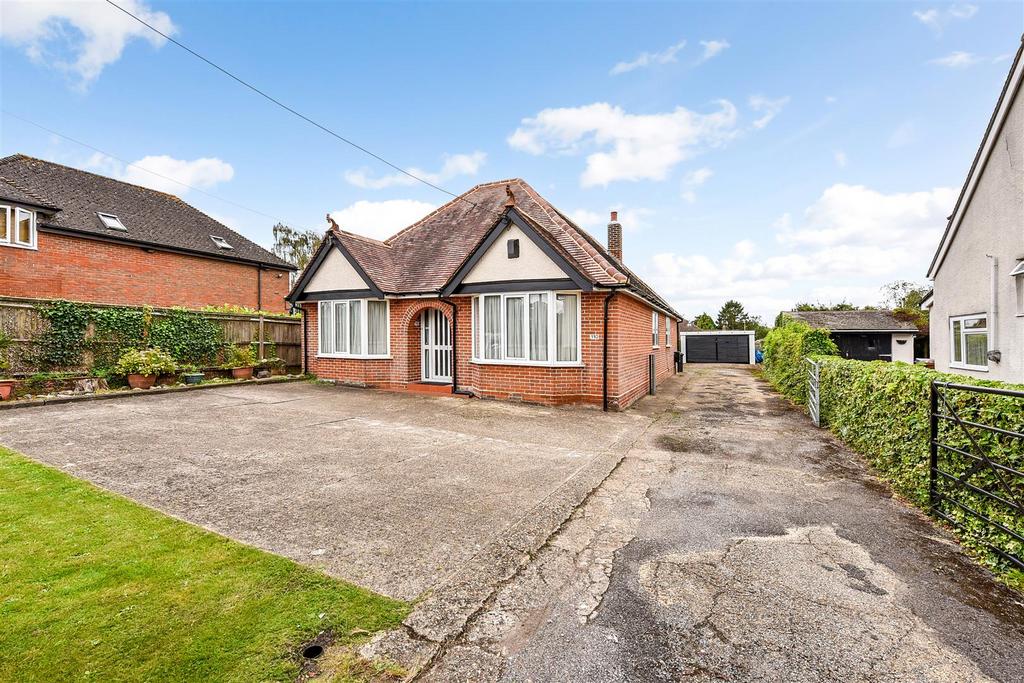 Botley Road, North Baddesley, Hampshire 4 bed detached bungalow for
