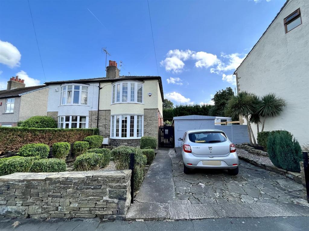 Slade Lane, Brighouse 2 bed semidetached house for sale £185,000