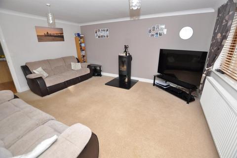 13 Clos Nathaniel, St Clears, Carmarthen, SA33 4AW