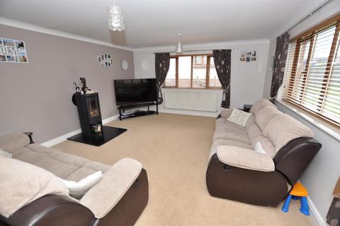 13 Clos Nathaniel, St Clears, Carmarthen, SA33 4AW