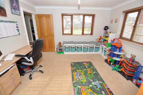 13 Clos Nathaniel, St Clears, Carmarthen, SA33 4AW