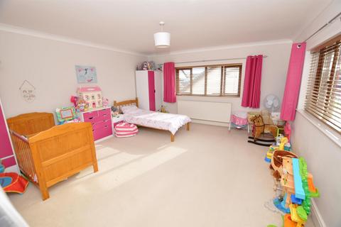 13 Clos Nathaniel, St Clears, Carmarthen, SA33 4AW