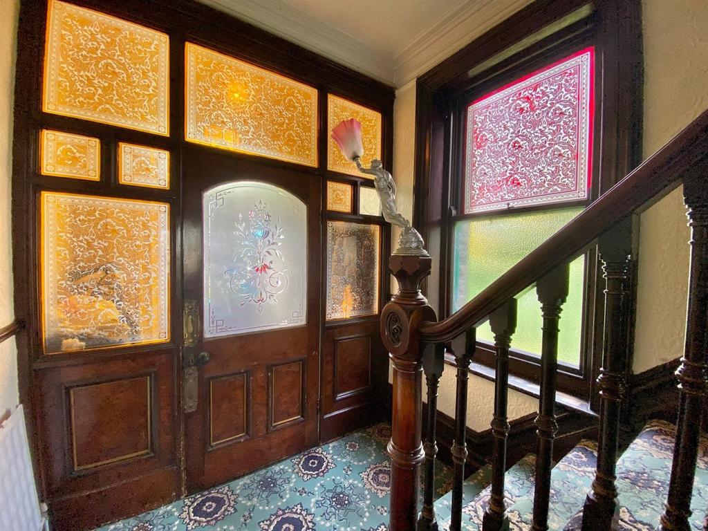 Springdale Avenue, Thornton Lodge, Huddersfield 5 bed end of terrace