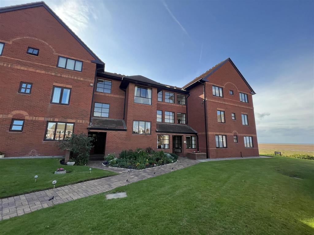 Kings Court, Hoylake, Wirral 2 bed apartment £360,000