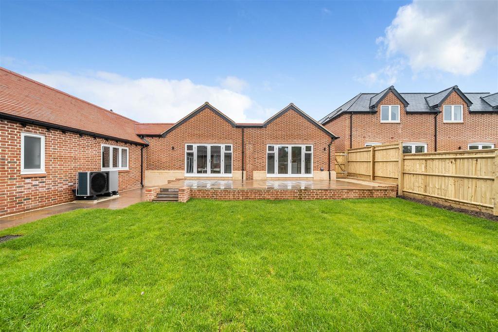 The Dairy, Poulshot 4 bed detached bungalow for sale £825,000