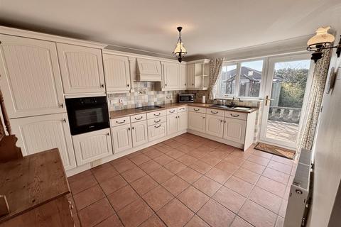 3 bedroom detached bungalow for sale, Gilfach Y Gog, Penygroes, Llanelli