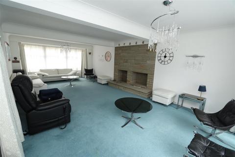 16 Longaford Way, Hutton, Brentwood, CM13 2LT