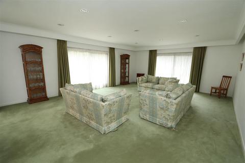 16 Longaford Way, Hutton, Brentwood, CM13 2LT