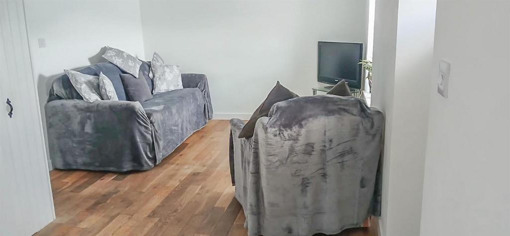 LOUNGE-DINING ROOM (3).jpg