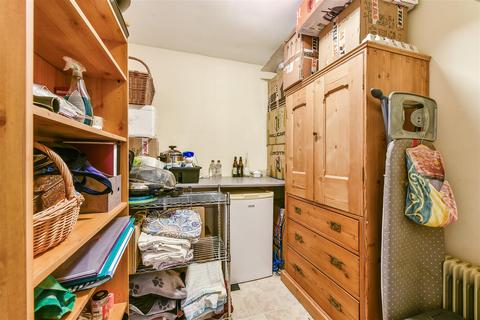 7 Manor Close, Shipton Bellinger, Tidworth, SP9 7UH