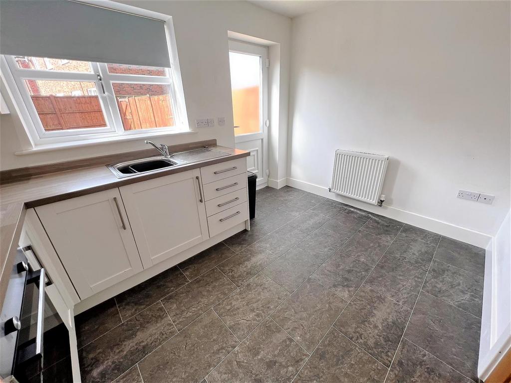 Pine Walk, Cleethorpes, N.E. Lincs... 2 bed terraced house £155,000