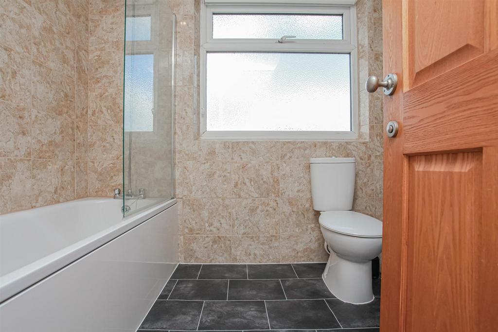 Bathroom 2.jpg