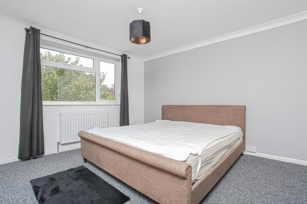 Bed 3.jpg