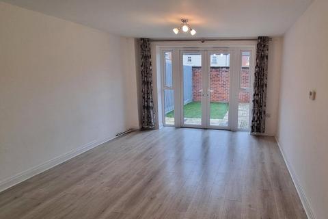 3 bedroom terraced house to rent, St James Gardens, Trowbridge