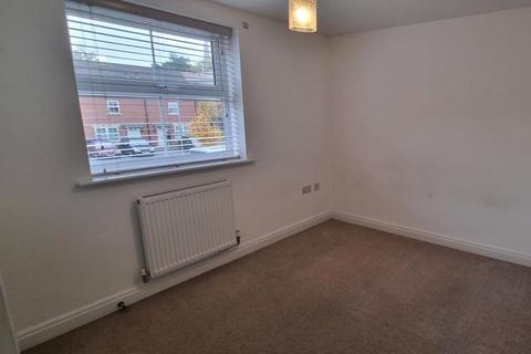 3 bedroom terraced house to rent, St James Gardens, Trowbridge