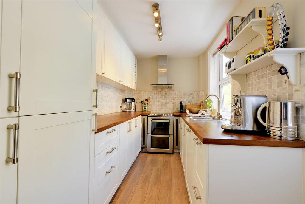 Kitchen 2.jpeg
