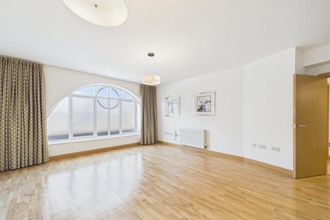 2 bedroom apartment for sale, Lyon Court, Walsworth Road, HITCHIN, SG4