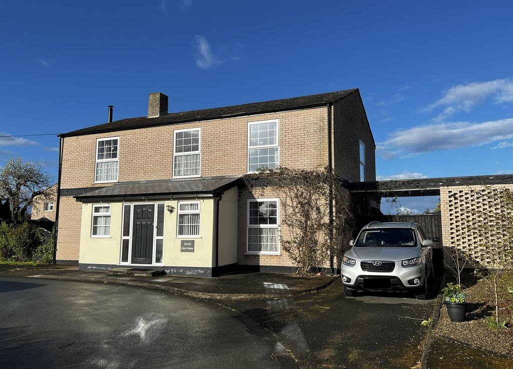 Grange Road, Ellesmere 5 bed detached house £1,350 pcm (£312 pw)
