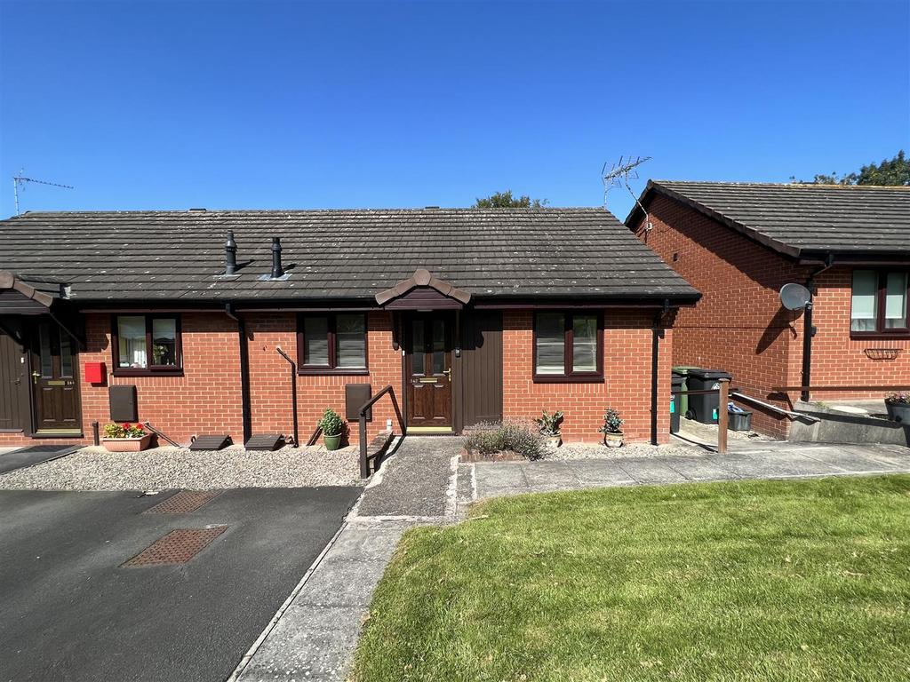 Oswestry Road, Ellesmere. 2 bed bungalow £135,000
