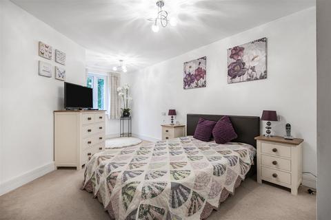 1 bedroom retirement property for sale, Abbotsmead Place, Caversham, Reading
