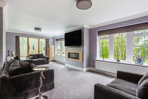 4 bedroom detached house for sale, Rufford Avenue, Yeadon, Leeds