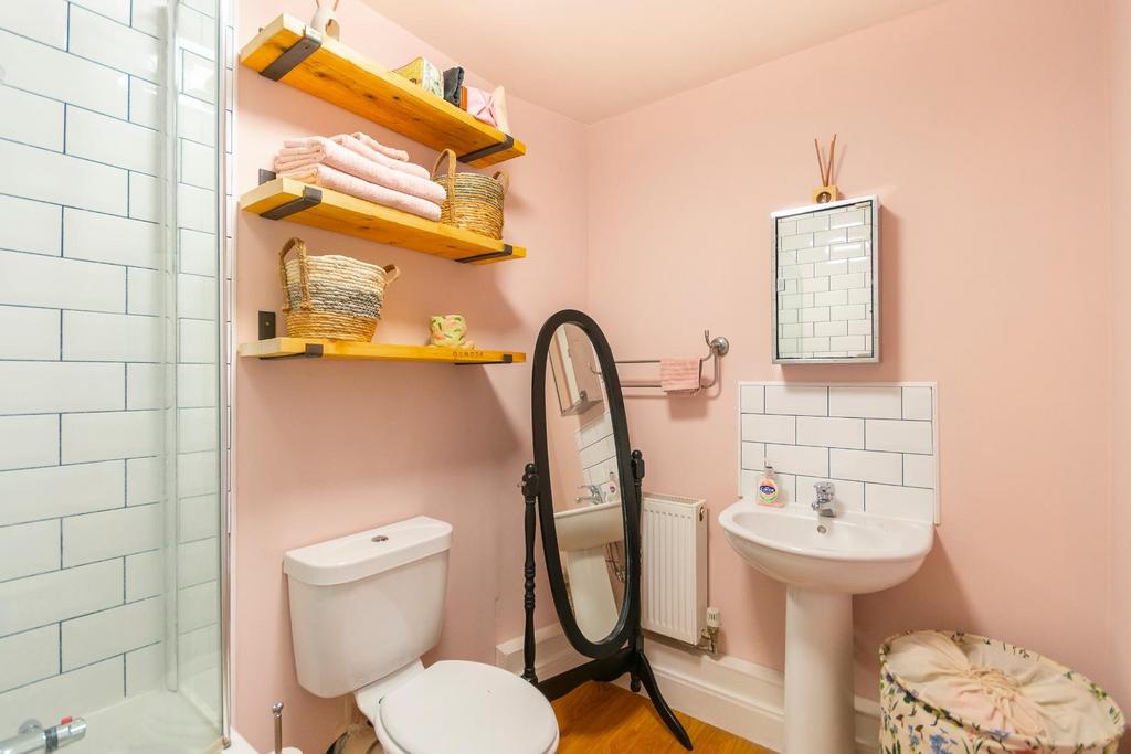 LLIHDAEHSGAN777 - Bathroom B.jpg