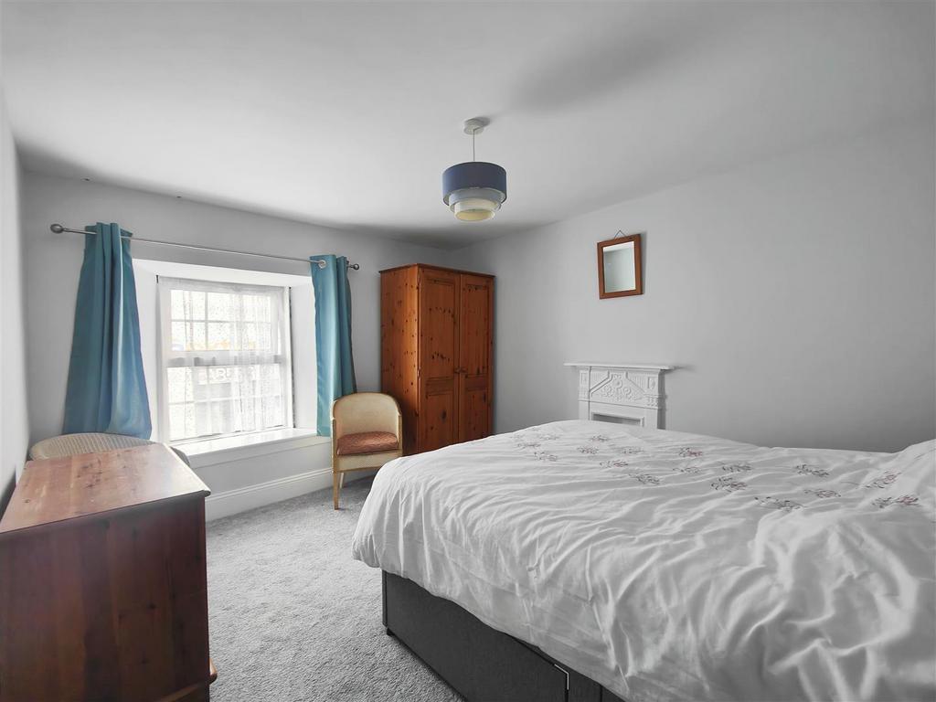 Bedroom 1 (Front)