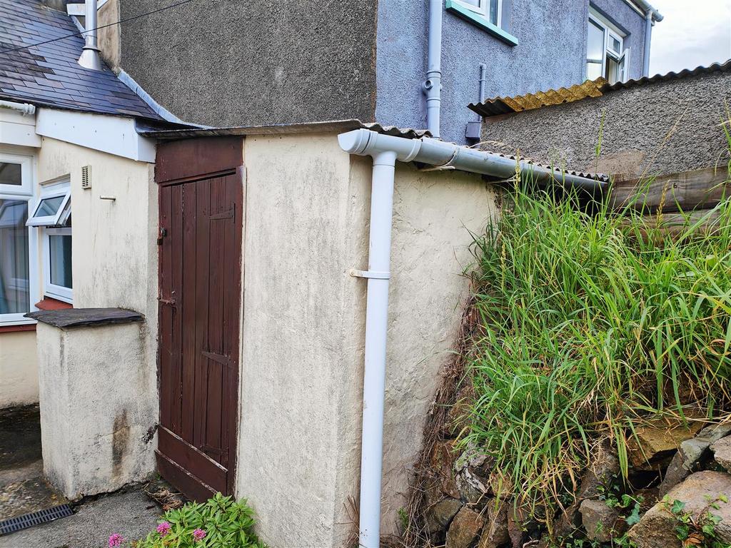 Lean-to Shed