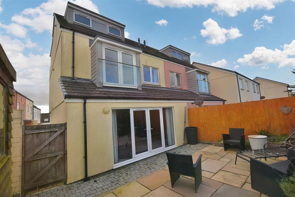 Wilkinson Gardens, Redruth 4 bed semidetached house £299,950